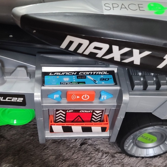 3-N-1 Blast Off Booster Rocket – Lights, Sounds and Motorized Drive - Picture 7 of 7